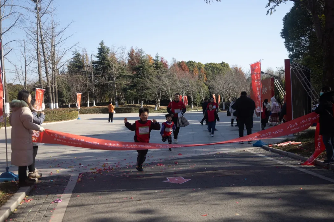 回望2024 启航2025 | pp电子股份2025年度战略年会顺利召开